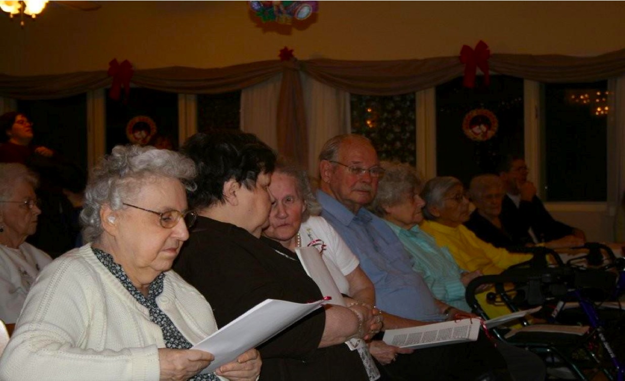 Folka Voca - Camilla Gardens 2008 photo 01:
  					Seniors Waiting for the Choir to Start the Show.