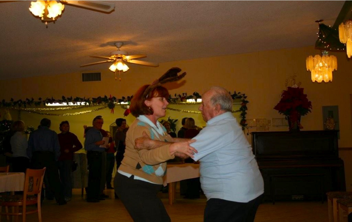 Folka Voca - Camilla Gardens 2008 photo 02:
  					Lionel Sure Loves to Dance.