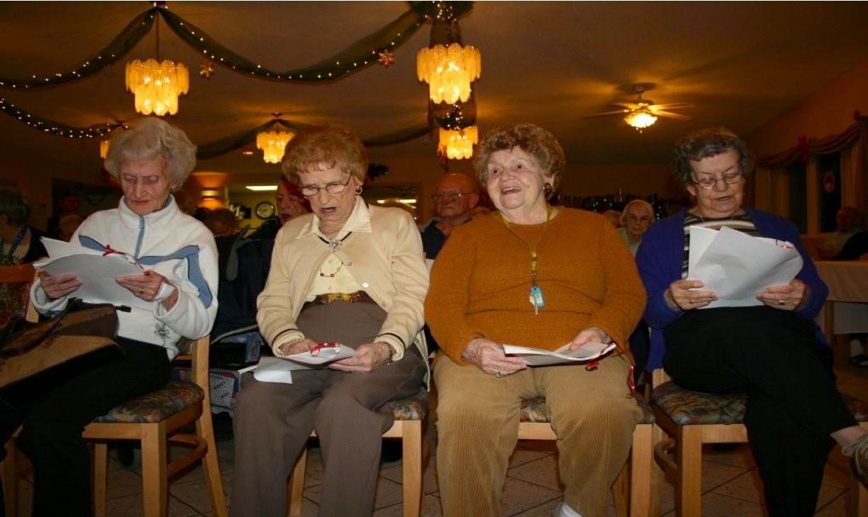 Folka Voca - Camilla Gardens 2008 photo 17:
  					the Ladies Enjoying the Sing-Along.