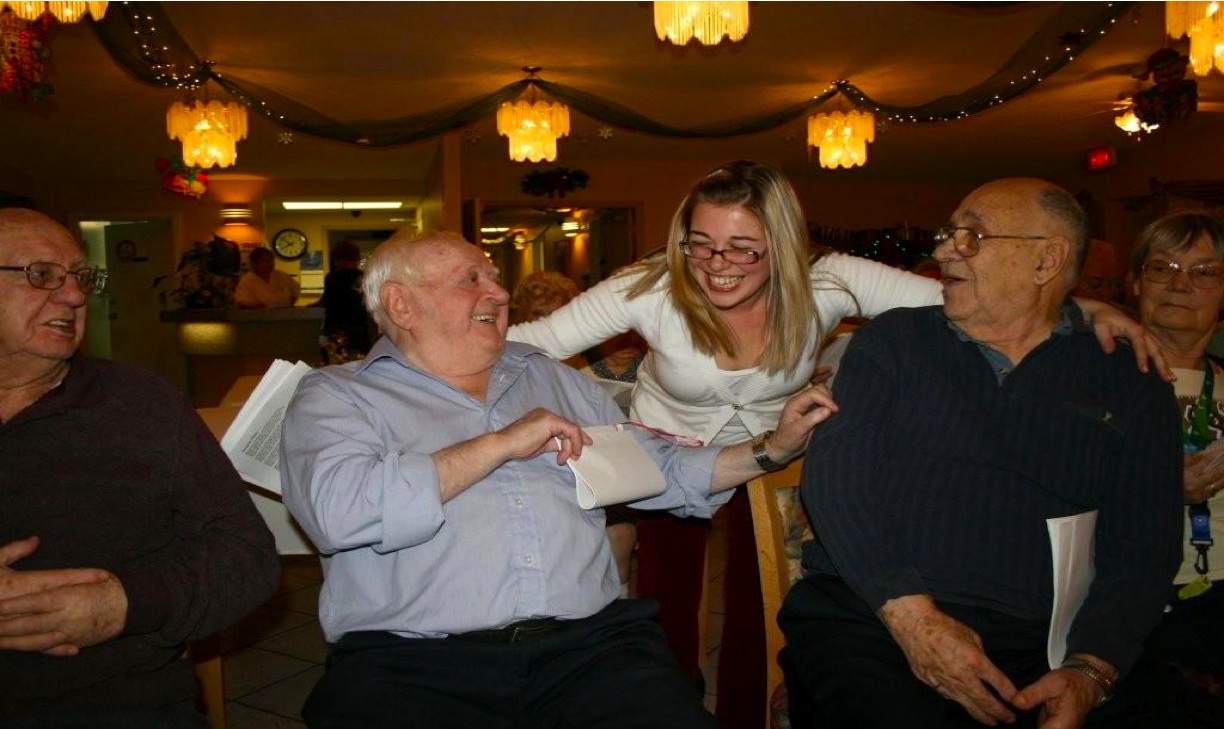 Folka Voca - Camilla Gardens 2008 photo 20:
  					Charlotte Singing to Ed and Gerry.