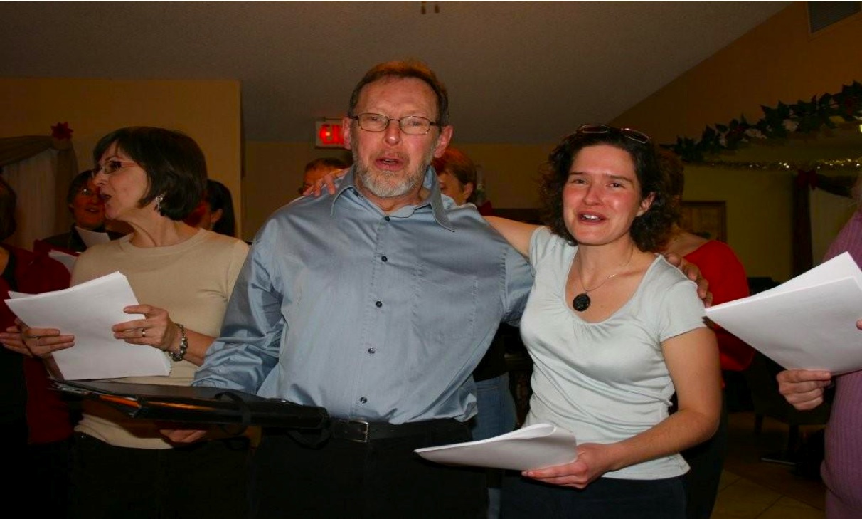 Folka Voca - Camilla Gardens 2008 photo 21:
  					Choir Members Enjoying the Evening.