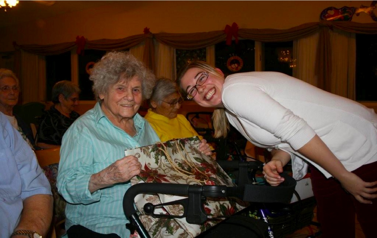 Folka Voca - Camilla Gardens 2008 photo 28:
  					Sheila (Who Loves to Sing) is Happy to Receive Her Gift from Santa.