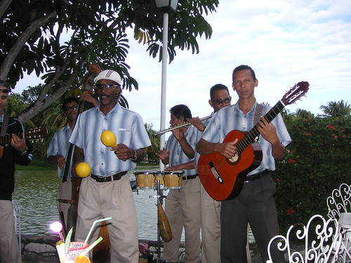Cuba 2007 - CubaLee photo 02: Varadero Park - Musicians.